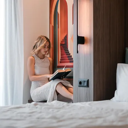 Aurora Living - Adults Only * فاليراكي